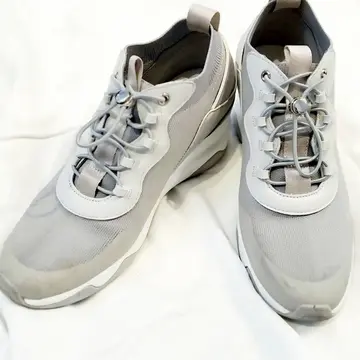 メッシュ生地で柔らかく、撥水加工で突然の雨でも安心！