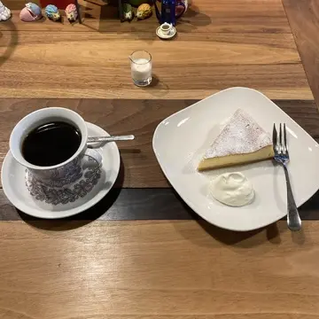 エクラ　éclat  Jマダム　札幌　北海道　トモコ　ブログ　カフェ　ハリネズミ　大通り　秋