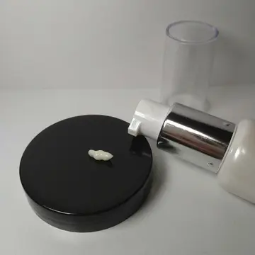 キソレチノールクリーム中身