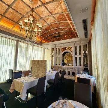 個室やレストランスペースがあります。