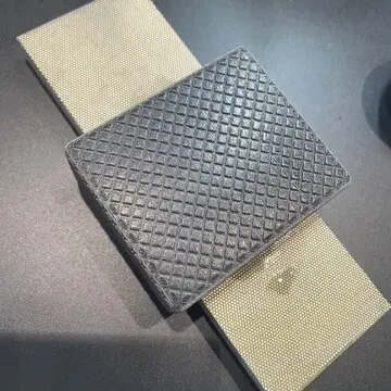 エナメルが焼かれたダイアル