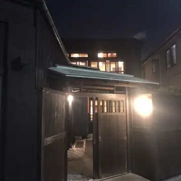 夜の料亭「吉里」