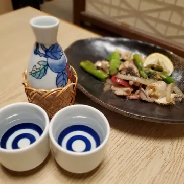 アスパラと烏賊のバター炒めは熱燗で