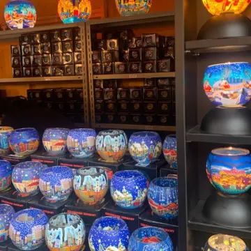 クリスマスマーケットに並ぶトラディショナルなお土産