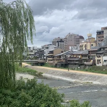 京都　鴨川　アニエスベー祇園　アクセス