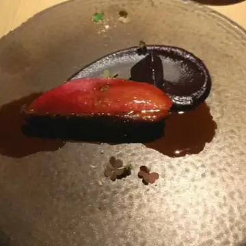 シャラン産鴨胸肉　蜂蜜エピス　紫人参