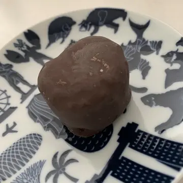 チョコレートがかかったパイナップルケーキ