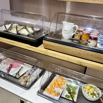 ハム・チーズ・ヨーグルトにフルーツ