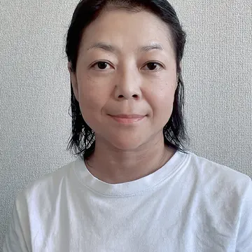 お手入れ前。
日焼け後で赤ら顔だし。
