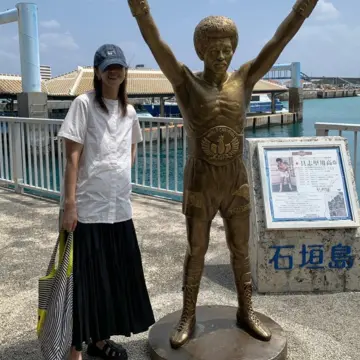 石垣島　港　具志堅用高モニュメント