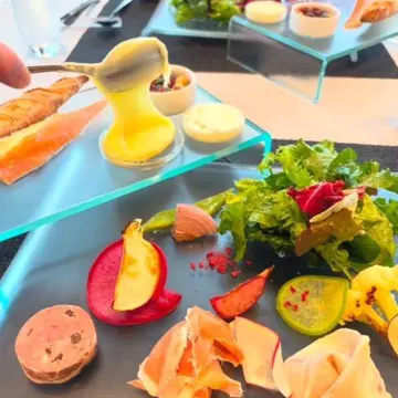 ル・サロン・プリべ  Le salon privé 麻布台ヒルズ　世界的パティシエ　パティシエ　成田一世　フレンチレストラン　ブランチ　ランチ　デセール　スィーツ