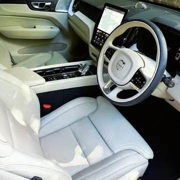 ボルボ　XC60 Ultra T6 Plug-in hybrid　運転席 プラグインハイブリッドモデル マダムの“ぐっとくるクルマ”試乗 Webエクラ