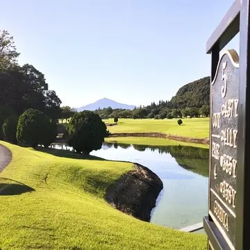 ５番ホールからは筑波山が見えます