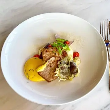 東京エディション虎ノ門のレストラン「ブルーダイニング」ランチメイン