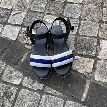 ブルーサンダル