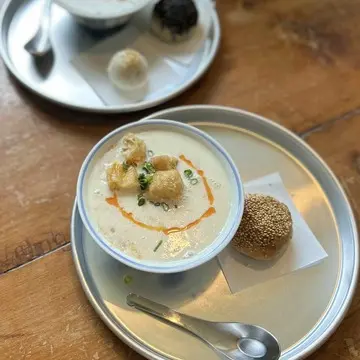 豆乳スープ　葱豚パン　大根パン　ごまパン