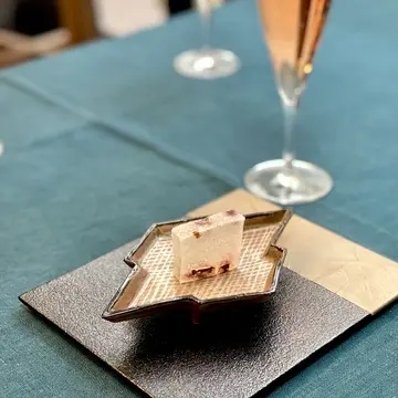 琥珀糖とスパークリングワイン