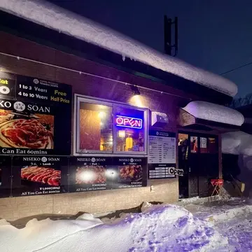 ニセコのヒラフにあるジンギスカンレストラン「ニセコ草庵」の外観