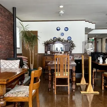 レトロな店内　暖炉も