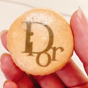 ディオールとピエール・エルメ・パリがコラボしたマカロン