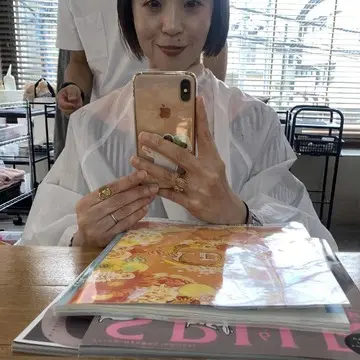 オン眉　ショートボブ　自撮り