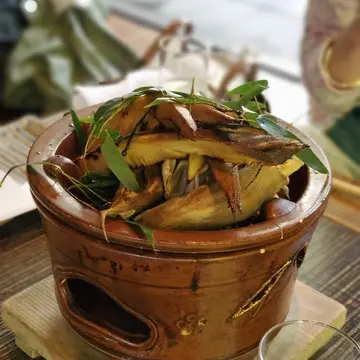 焼き筍は山椒の葉を添えて食べました。香りも良く甘味すら感じらて美味でした♪