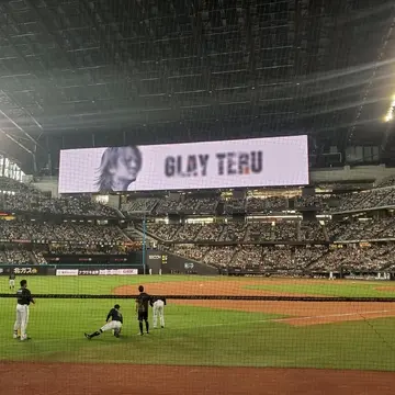 GLAYのTERUさんが始球式に登場！