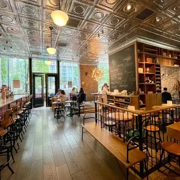 ミッドタウン日比谷、Buvette ブヴェットの店内写真