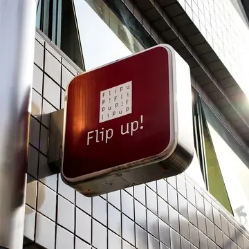 烏丸御池駅より徒歩4分ほどにある「Flip up! 」