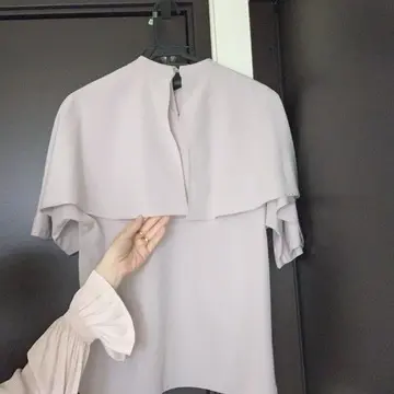 ピンクベージュブラウス（後ろ）