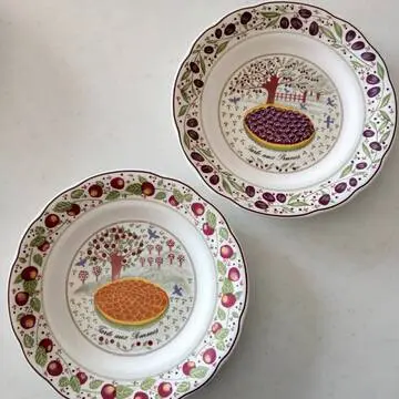 プルーンタルトとアップルタルトのお皿