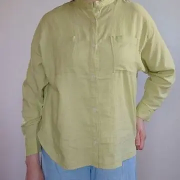 ライムグリーンシャツ