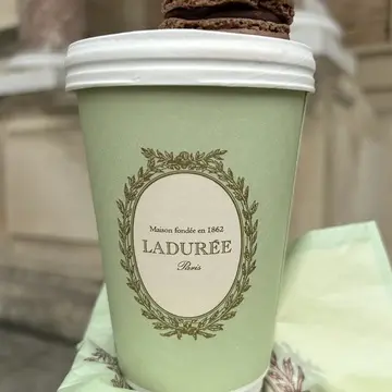 ラデュレ　LADDUREE  マカロン