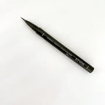 etvos(エトヴォス）のアイライナーは、限定色の優しいピンクグレージュがおすすめ