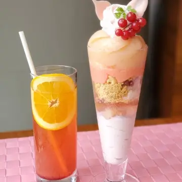 パフェとのペアリングはオレンジグラナティーにしました。