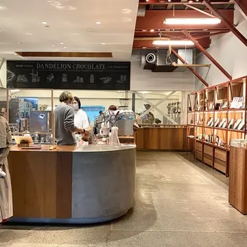 ダンテライオンチョコレート店内