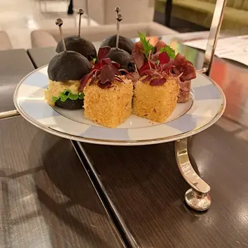 黒いバンズは竹墨👀
手前はさつまいものニョッキ