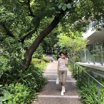 KING HOMESの横の坂道を下って中目黒へ。はるか昔の大学時代、KING HOMESに住むインターナショナルスクールの子供たちの家庭教師をしていたので本当に懐かしい！！