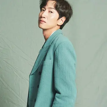 「捏造された都市」のイ・グァンス