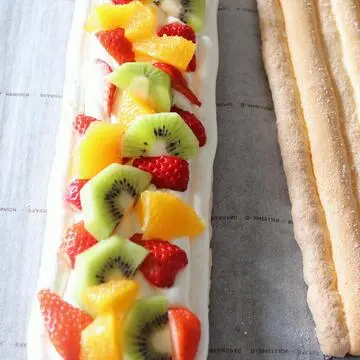 フルーツを載せて