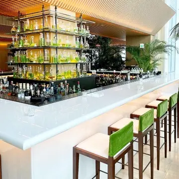 東京エディション虎ノ門のラウンジカウンター席