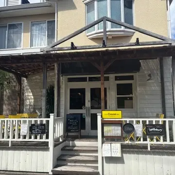 鎌倉　江ノ電　長谷寺　鶴岡八幡宮　鎌倉グルメ　鎌倉スィーツ　オムレツ　豊島屋　鳩サブレー　大仏さま焼き　鎌倉小町通り　ともや　納言志るこ店　甘味処　和菓子　あんみつ　ビストロオム鎌倉　鳩グッズ