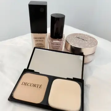 ファンデーションは既に使っているものがあったので、パウダーのみ追加。下地はカバー力も伸びも良く優秀！