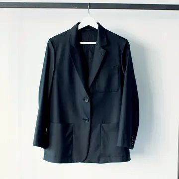 大人のこなれ感を出すジャケット・イン、スの画像_1