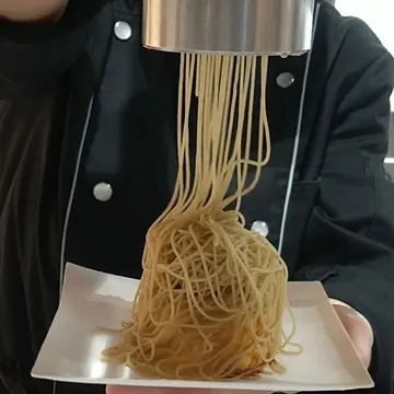 モンブラン絞り中