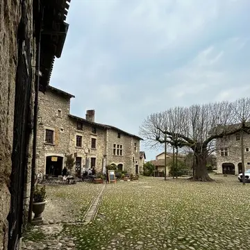 フランスの最も美しい村　　Pérouges (ペルージュ) 