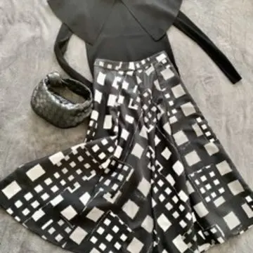 UN3D.(アンスリード）のトップスにRUMCHE（ラムシェ）のスカートとボッテガヴェネタのバッグ