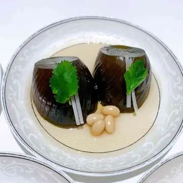 宮廷風　　　　　　　　　　　　　　　　　　　　　　　茄子と大豆の和え物