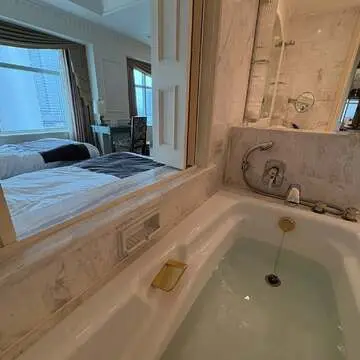 お風呂の窓をあけると部屋越しに景色が楽しめます