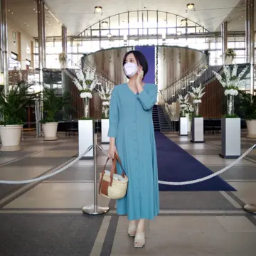 スタイルデリのワンピース、40代ファッション、ロエベのかごバッグ